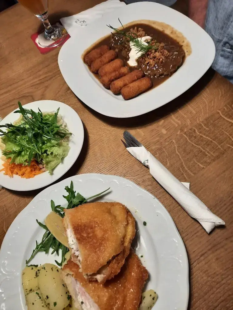 Petra Rainer_Gasthaus Zum goldenen Kreuz_Gföhl_avis