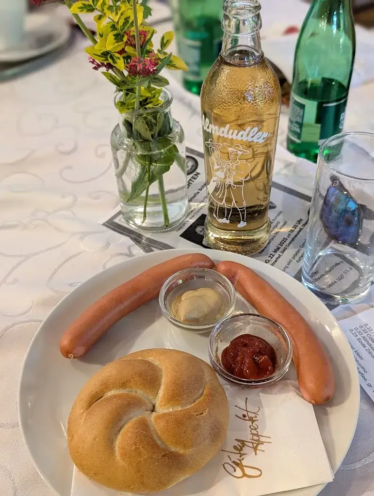 Bernhard Prunner_cafe im wittnerhof_Gramatneusiedl_review