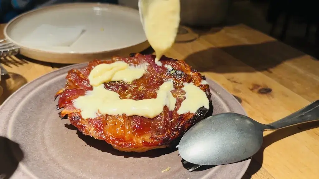 Haramboure_Hirm_slider_image_2