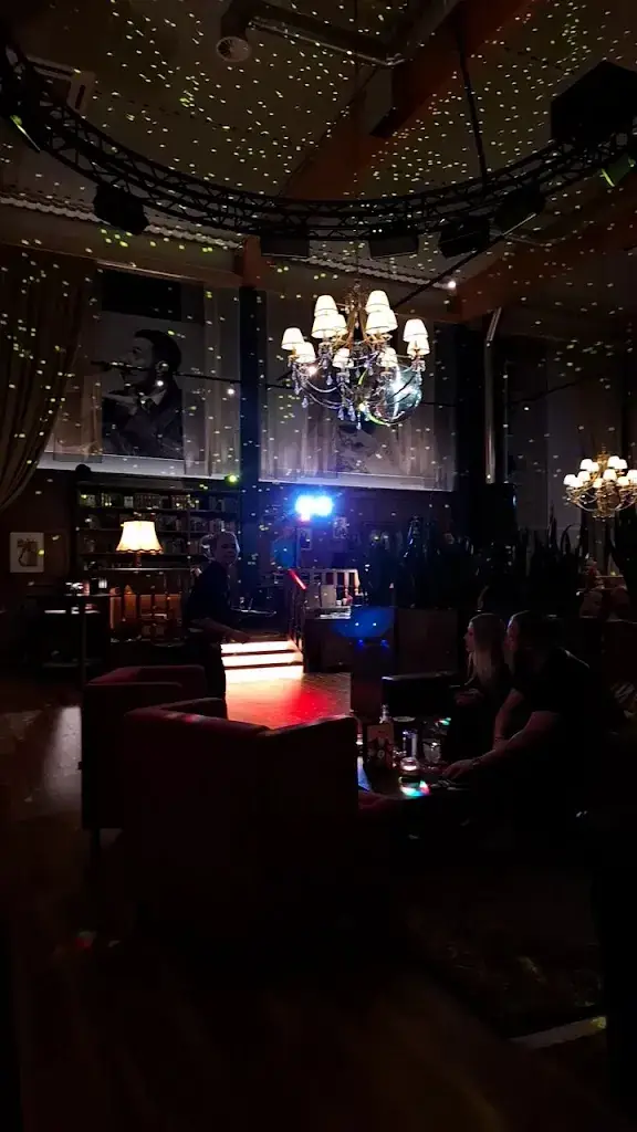 Zündwerk - Living Room Restaurant + Bar_Großhofen_slider_image_2