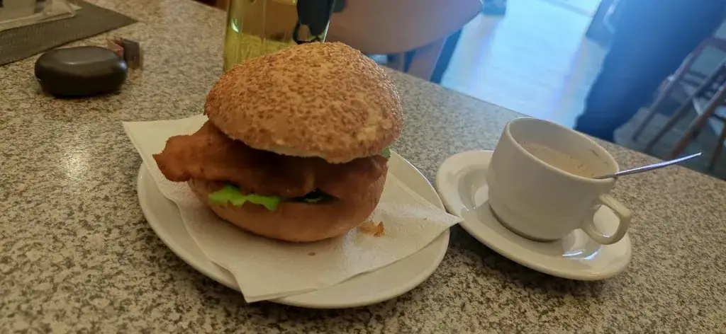 Maria Kanterina_L. E. lei wand essen R. Fichtinger_Groß-Gerungs_avis