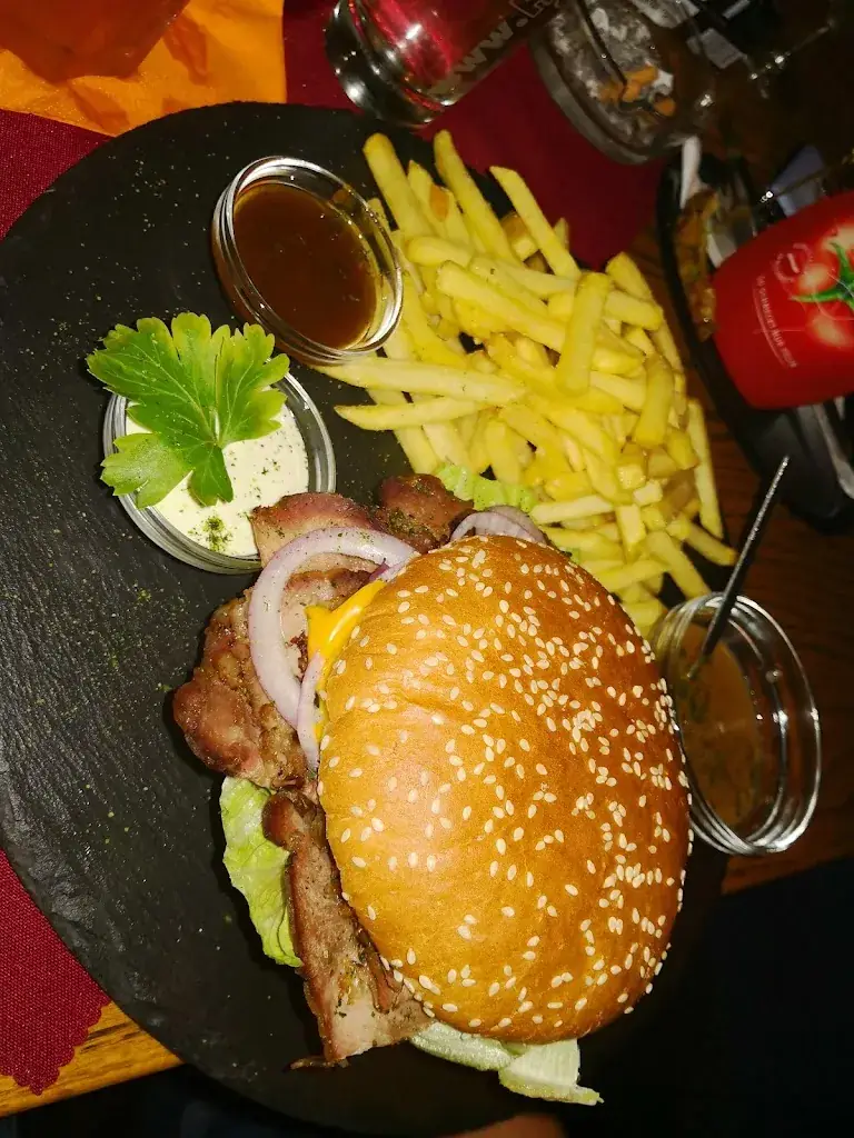 Thomas H_Kruta Lounge_Großkrut_avis