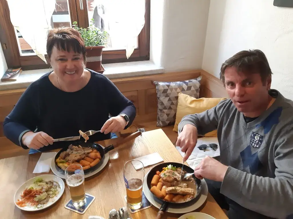 Gabriele Muhr_Gaudi Park: Zum eisernen Adler_Inzenhof_avis