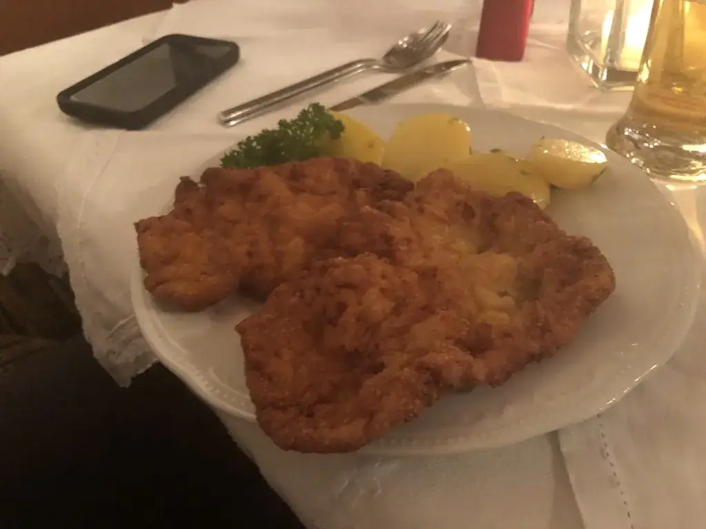 Tegan MacDonald_Zirbenstube_Göstling an der Ybbs_review