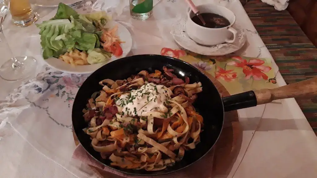 adrienn mohai_Zirbenstube_Göstling an der Ybbs_review