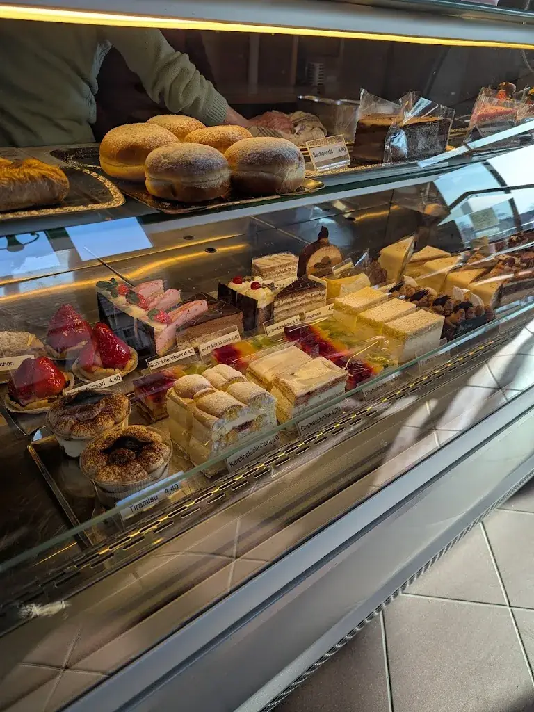 Henriette Neubrand Konditorei – Café – Eissalon_Großrußbach_slider_image_3