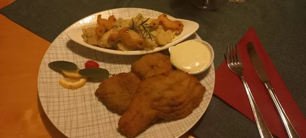 Stefan Beranek_Gasthaus zum Rene_Groß-Siegharts_avis