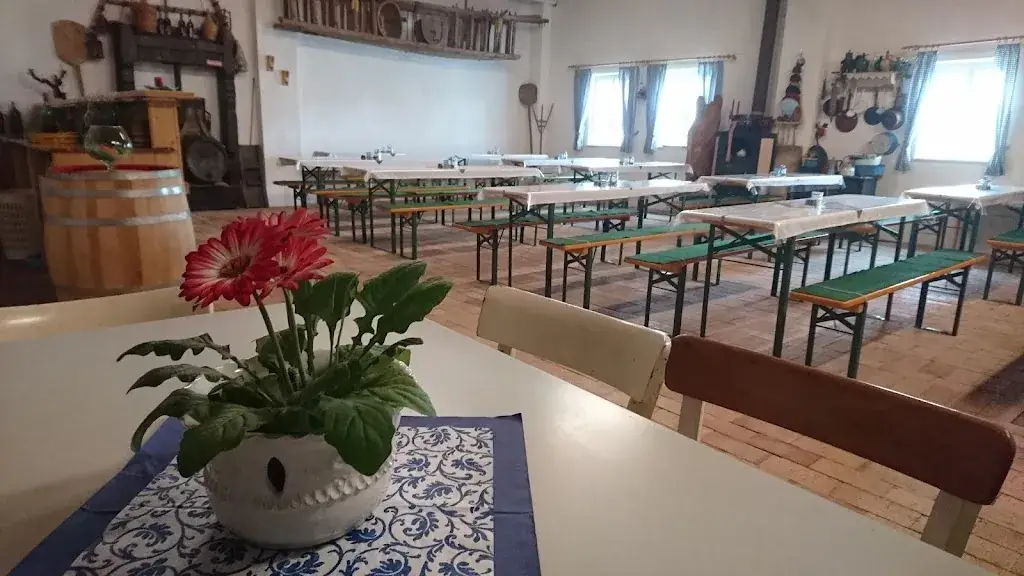 StadlHeuriger Putz restaurant in Horitschon