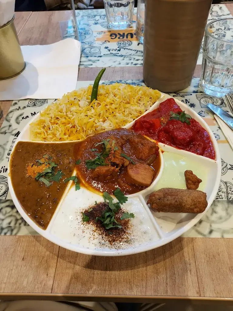 Stefan Biessen_INdER BURG_Gugging_avis