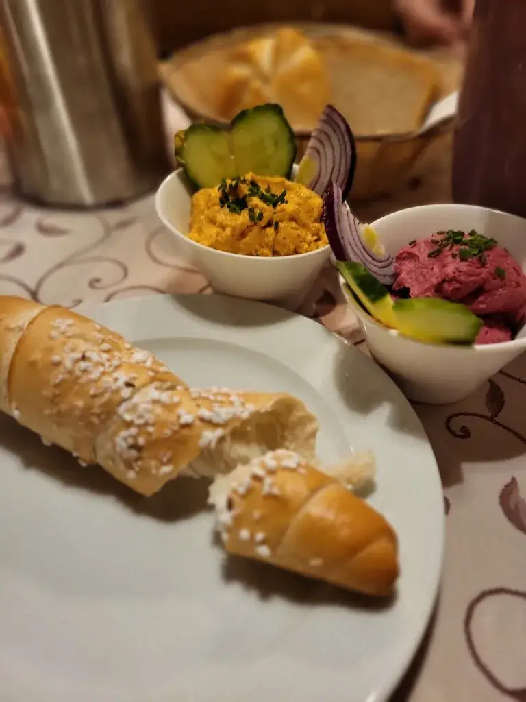 Nomad Around_Heuriger Trat-Wiesner_Gugging_review