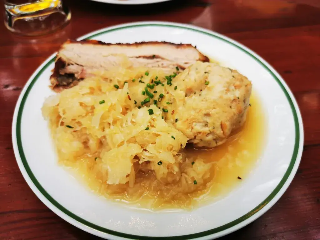 Anna Geranio_Heurigen Restaurant Familie Reisenhofer_Gumpoldskirchen_avis