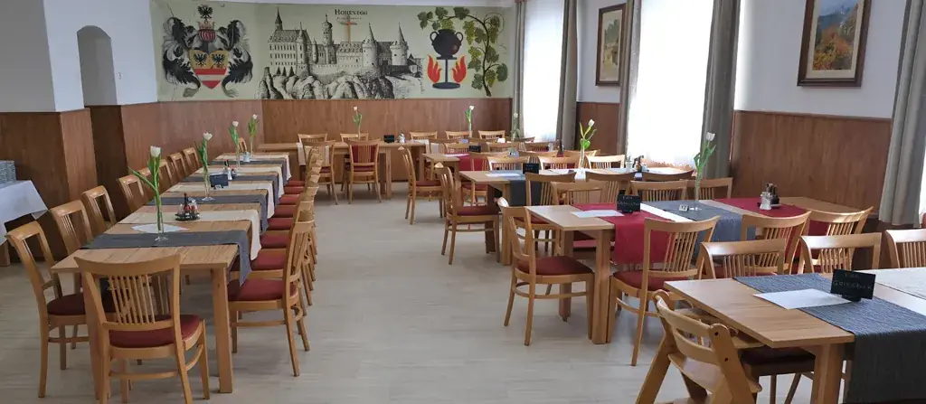 Gasthaus zur Linde - Fam. Fischer Sabine_Hafnerbach_slider_image_1