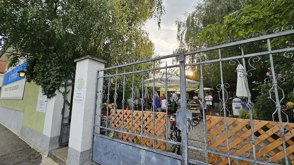 Julia Lu-Sellers_Heuriger Schmidt_Hagenbrunn_review