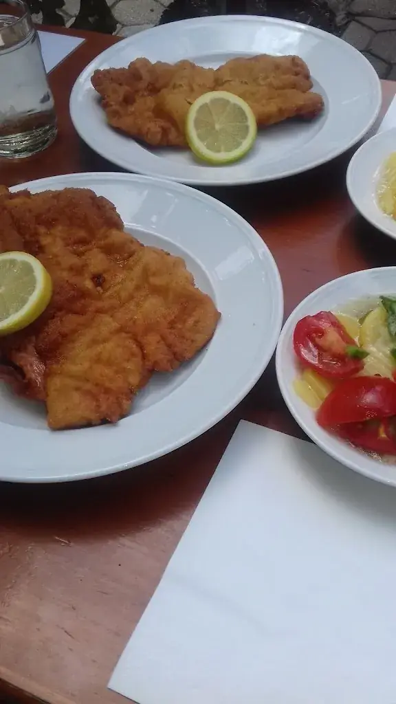 Menu_Winery and vineyard Stefan & Theres Oberschil_Hagenbrunn_image_3