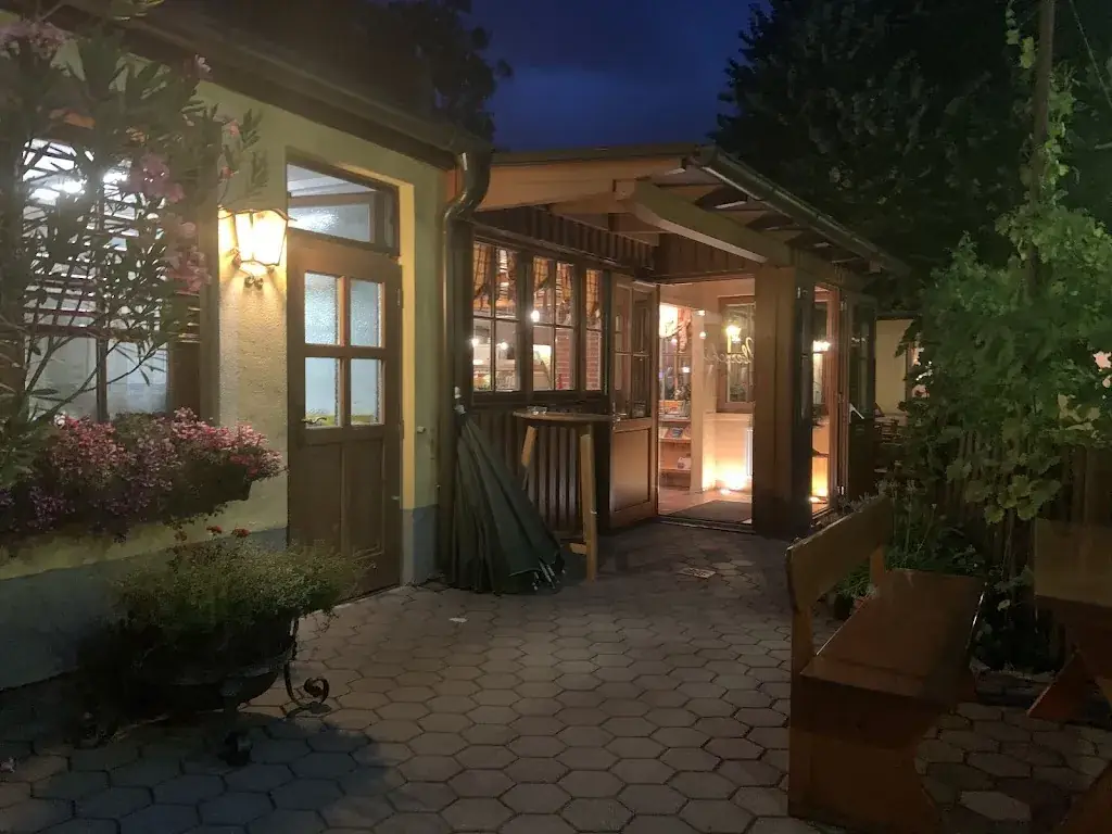 Gavin McKie_Winery and vineyard Stefan & Theres Oberschil_Hagenbrunn_avis