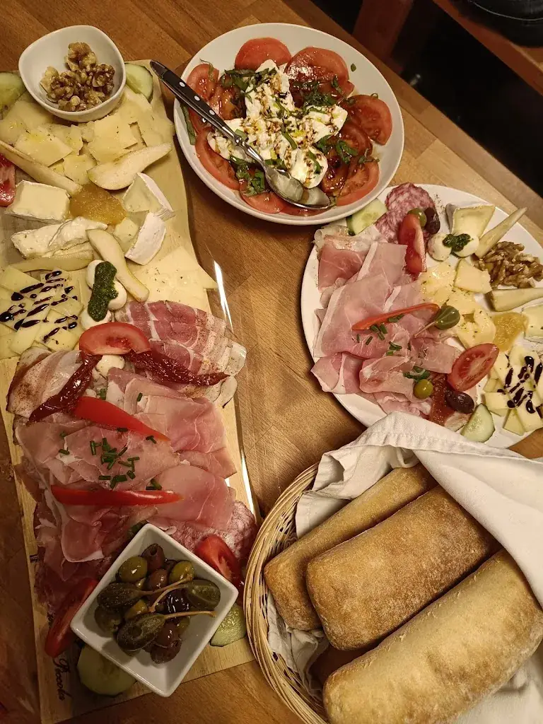 Marina Nigrowics_Reigl's Cantina Piccola_Hagenbrunn_avis