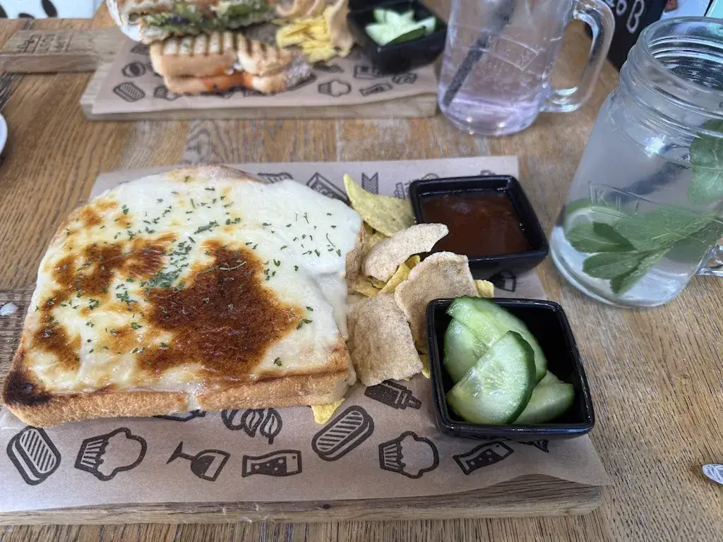 Christopher Giovanni_Happy Tosti Den Haag_Haag_avis