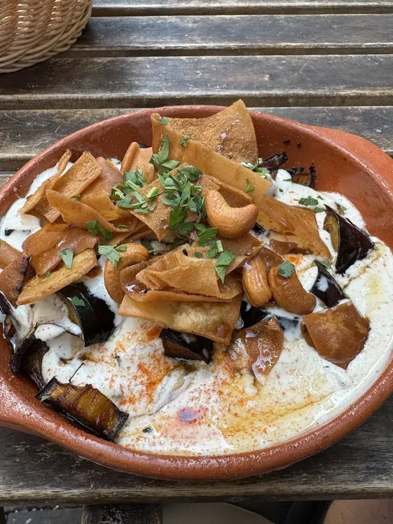 Lucas Kovács_Falafel en Hummus_Haag_avis