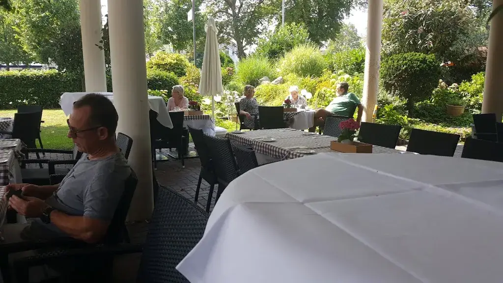 Bill Bregar_Restaurant Zagreb_Hainburg an der Donau_avis