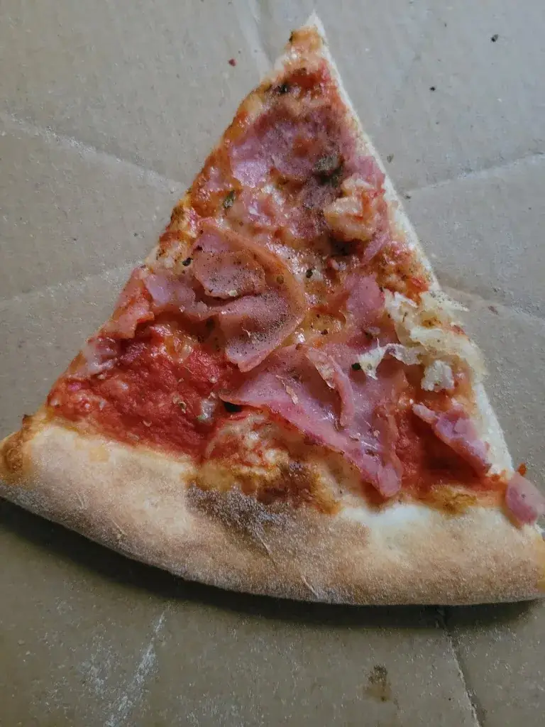 R. Marhold_Golden Pizzeria Burger_Hausleiten_avis