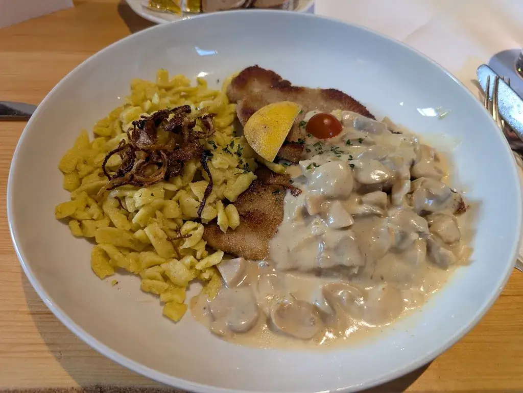 Anna Wagen_Am Dorfbrunnen_Hainfeld_avis