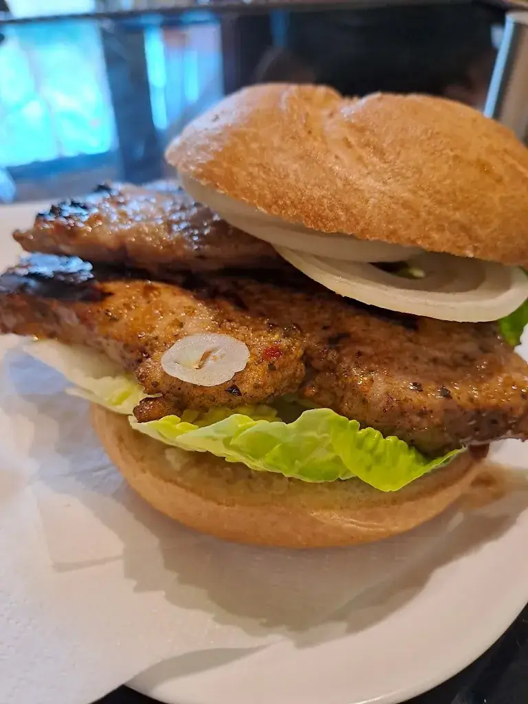 Carmen Ulreich_Silvi's Cafe_Heiligeneich_recensione