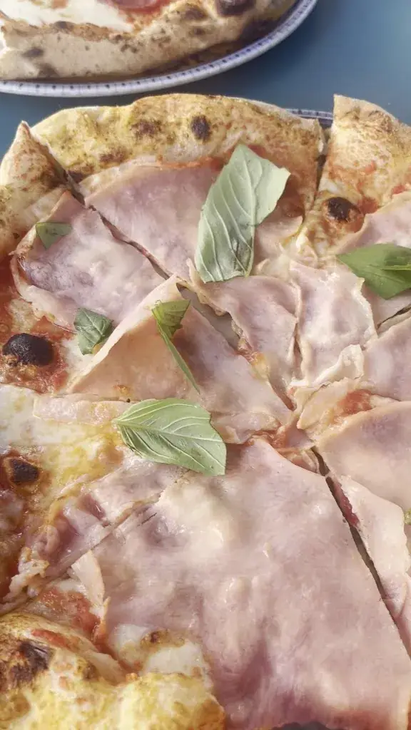 Sabina Kacinova_Little Napoli Pizzeria & Feinkost_Himberg_review