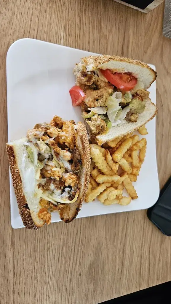 Patrick_Avin imbiss_Himberg_avis