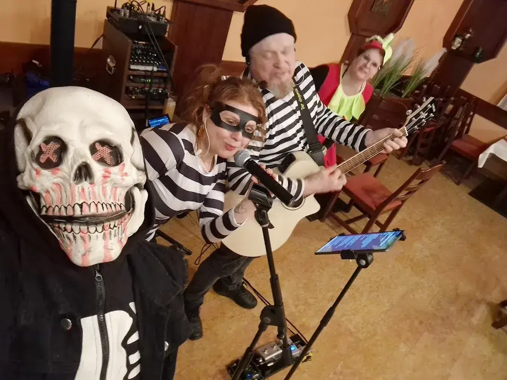 Petro Joel Höferle_Gasthaus zur Gemütlichkeit_Hochwolkersdorf_review