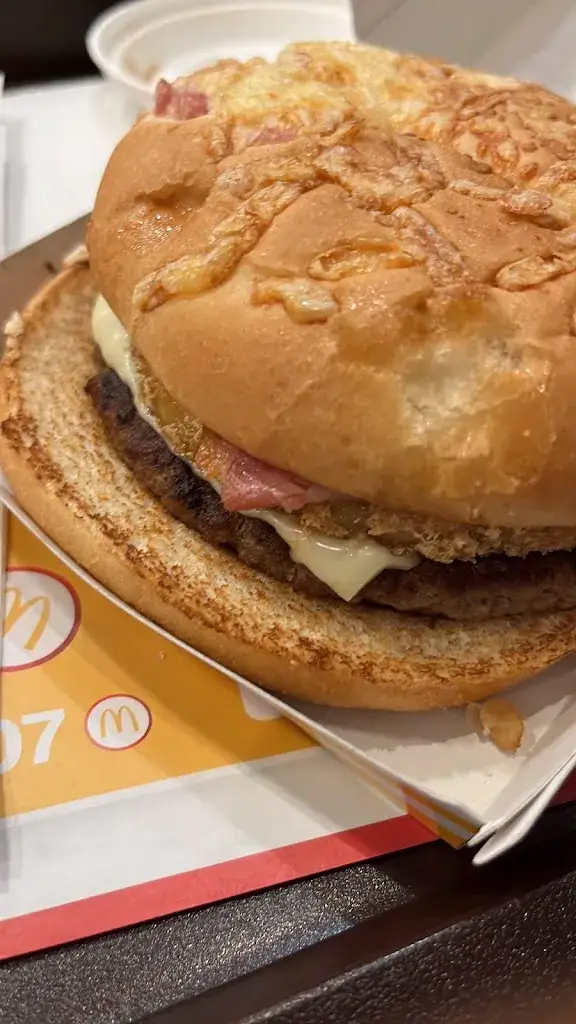 Michael Holzner_McDonald's Hochleithen_Hochleithen_review