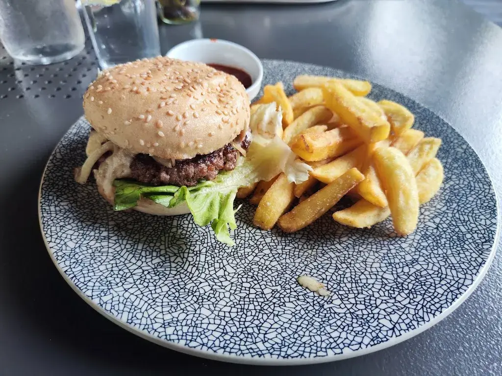 Munzer ABDUL KADER_Strandhütte am Römersee_Bad Sauerbrunn_review