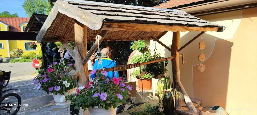 Thomas Perner_Heurigen Kaiser Einöd_Herzogenburg_avis