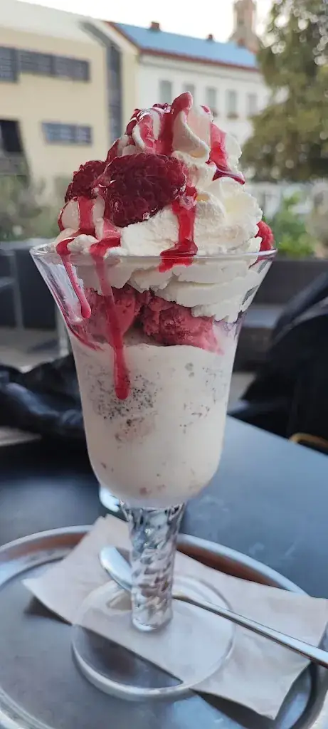 ZEITLOS Eiscafe_Herzogenburg_slider_image_3