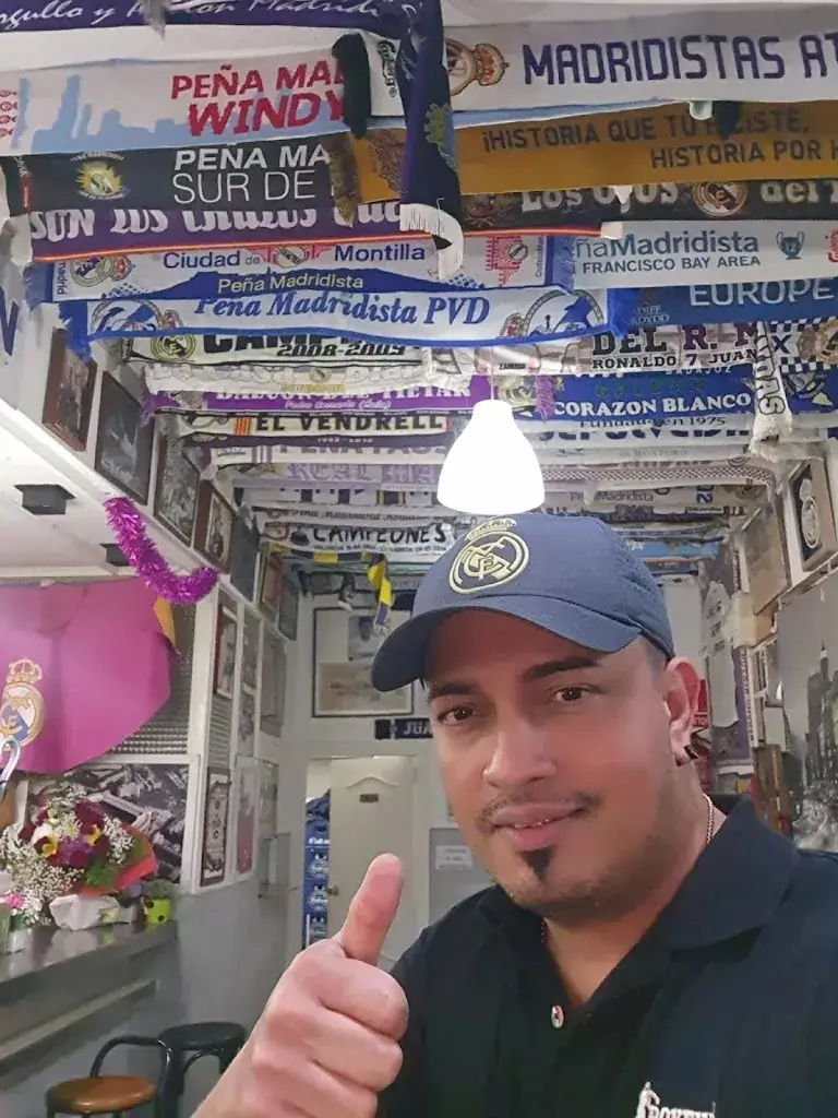 CHARLS QUILLA_Peña Madridista Capote and Montera_Gols_review