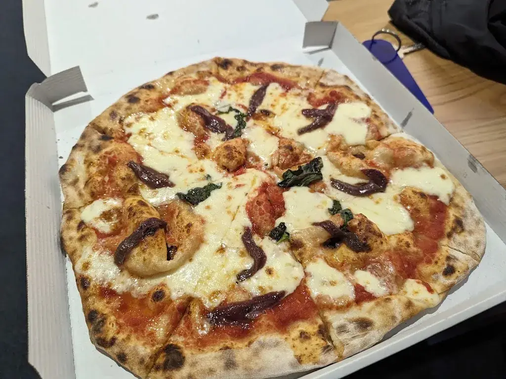 Darrel Silver_El Horno Azul-Pizzería artesanal_Horn_recensione