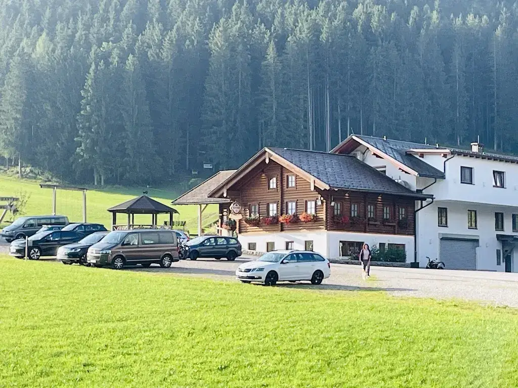 Eszter Fekete_Gasthof Jagersberger_Hollenstein an der Ybbs_avis