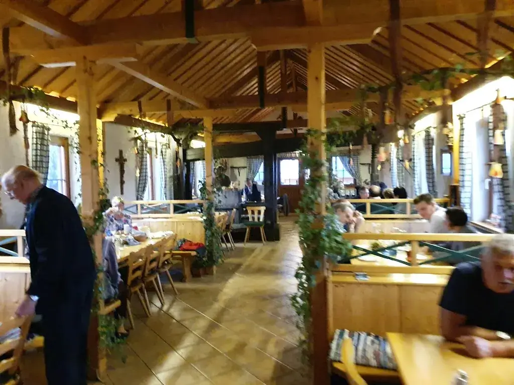 Thomas Kratochwil_Heurigenlokal Anton Rödler_Höflein_review