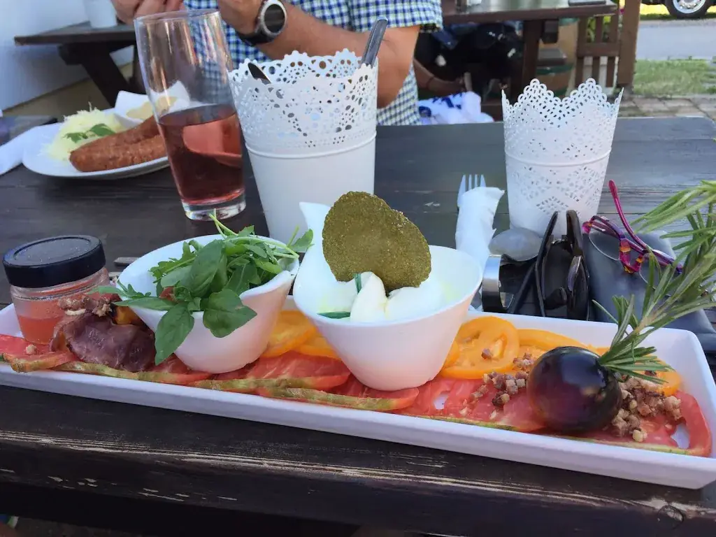 Markus Shinakan_Schmankerlheuriger Höflein_Höflein_review