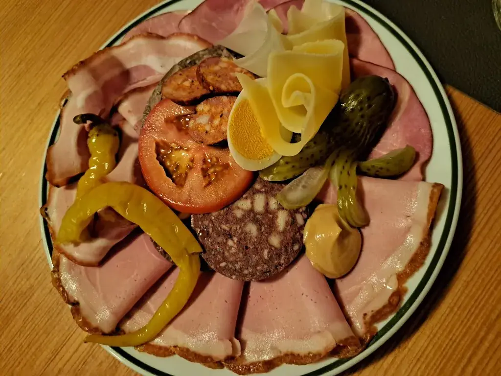 Martina Ondrejka_Weinbau Fam. Semlinger Heuriger 