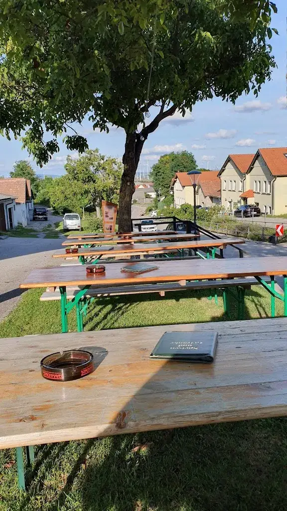 Weinbau Fam. Semlinger Heuriger "Zur Sonnenuhr" ristorante a Höflein