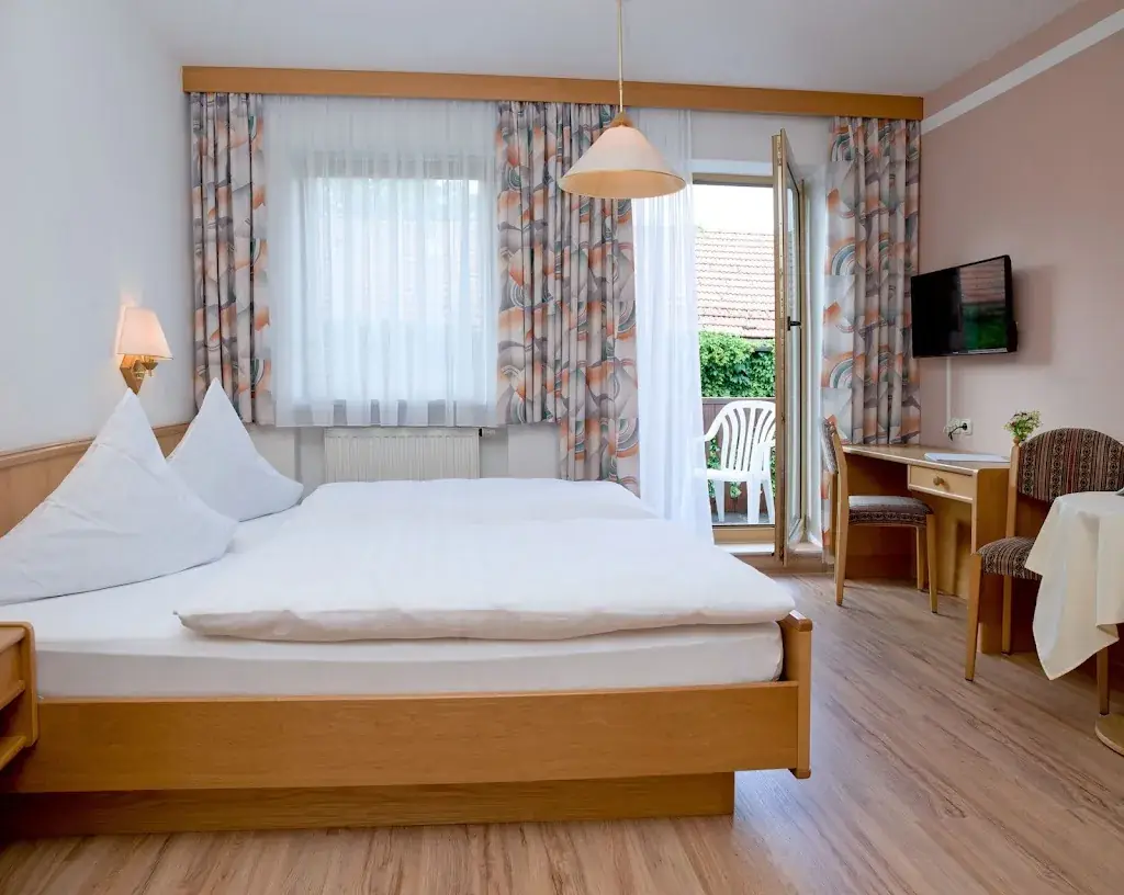 Landhotel-Gasthof-Schreiner_Hohenau_slider_image_3