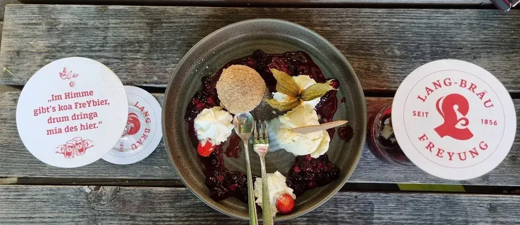 Julia Byon_Hoamat - Wirtshaus und Woidbrennerei_Hohenau_avis