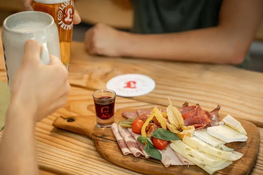 Hoamat - Wirtshaus und Woidbrennerei_Hohenau_slider_image_2