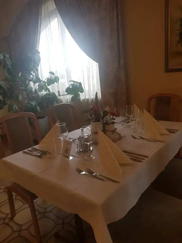 Karlstettner Dorfgasthaus restaurant in Karlstetten