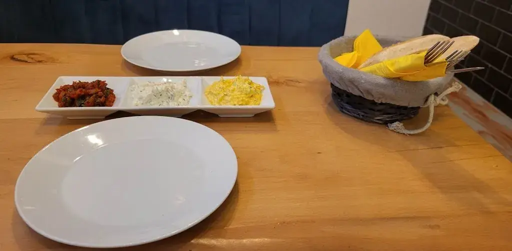 Romana Proboštová_Restaurant und Cafe Familie Toluay_Hollabrunn_recensione