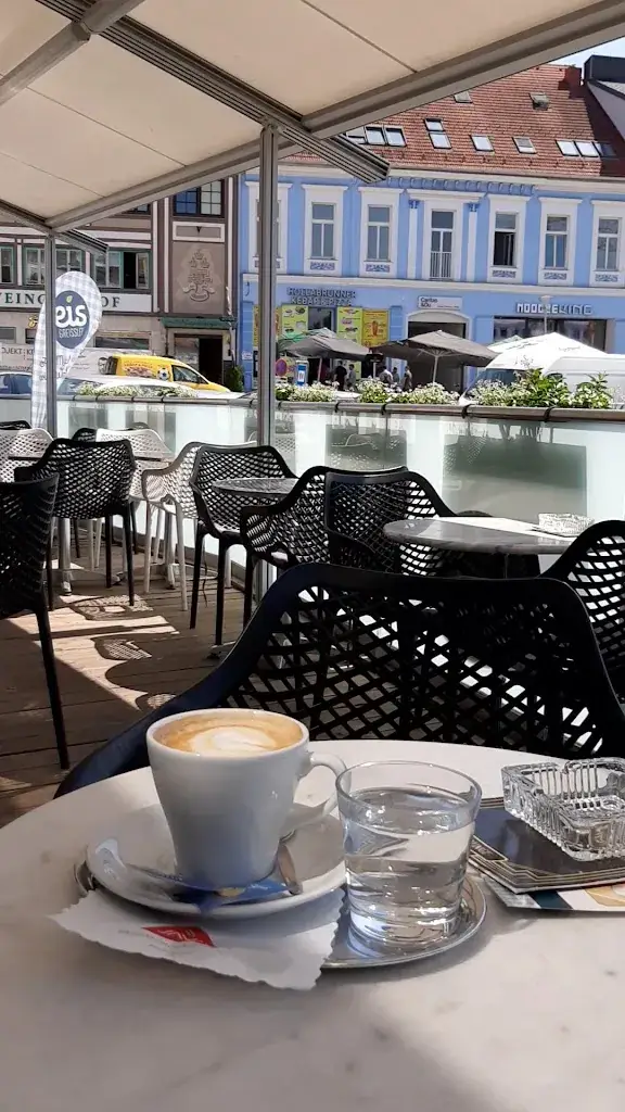 MOCCA LOUNGE - BAR WINGS_Hollabrunn_slider_image_2