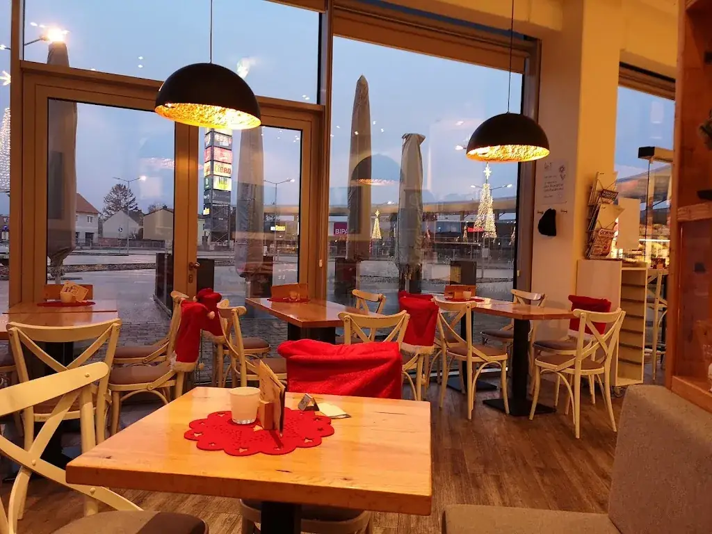 Leo Hollabrunn (Coffeeshop, Café, Bäckerei, Konditorei) ristorante a Hollabrunn