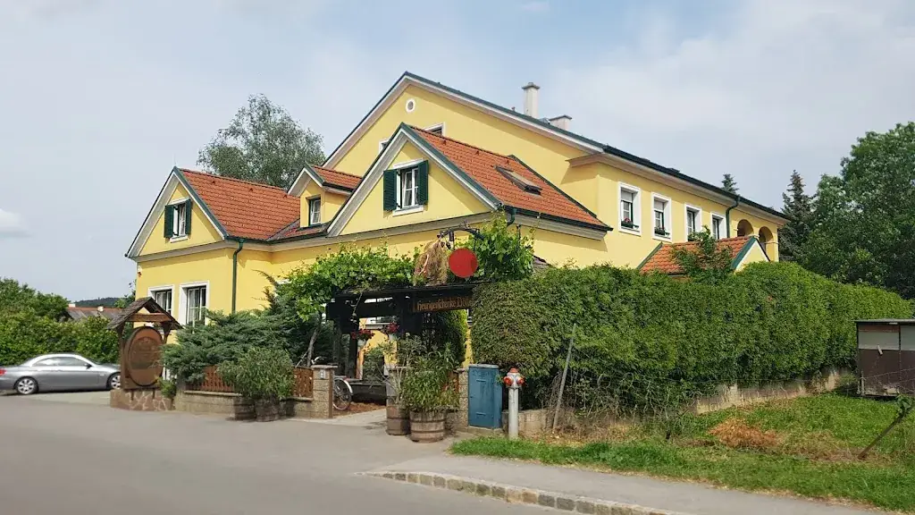 Roman R._Heurigenschenke - Weinbau Döller_Katzelsdorf_review