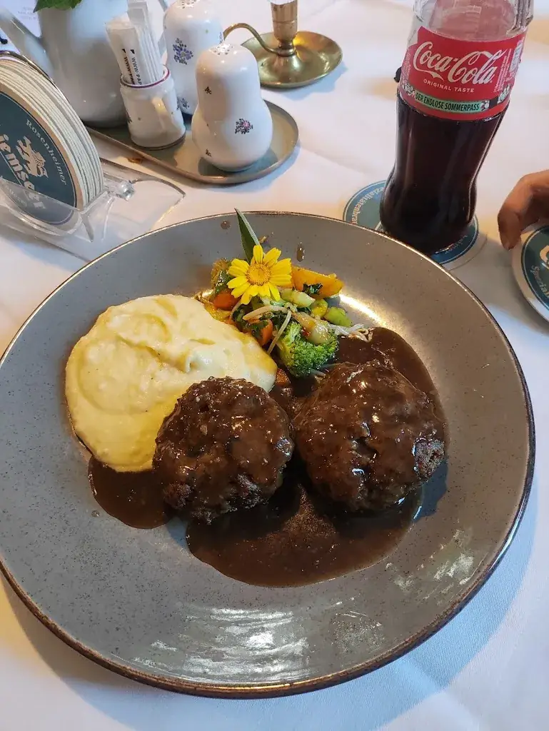 MohammadJavad Hajialikhani_Gasthof Grüner Baum_Kirchberg am Wechsel_review