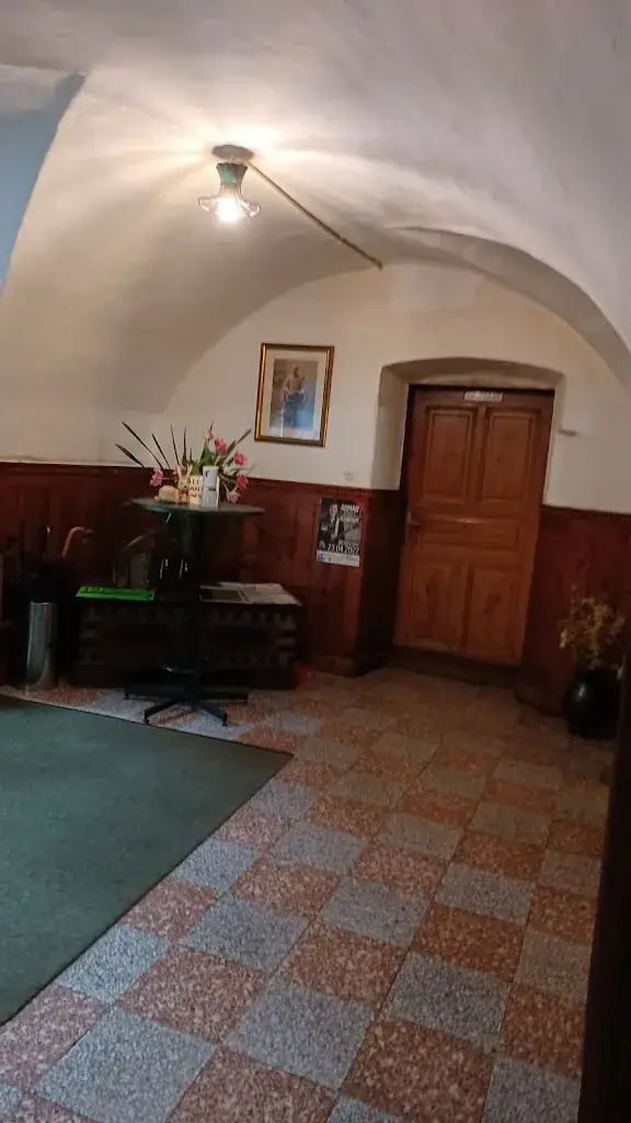 Gabriele Kosian_Restaurant Zur 1000jährigen Linde = Renate Henrich_Kirchberg am Wechsel_recensione